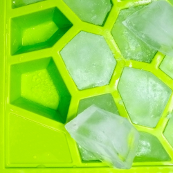 3x Eiswürfelform Eiswürfelschale Ice Tray Kristallform BPA-frei Kunststoff weiß